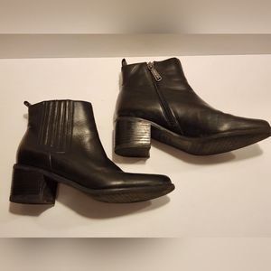 Blondo Elvina Waterproof Bootie Black Leather 8M BARELY WORM